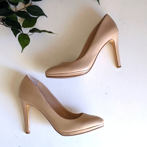Banana Republic Shoes - Banana Republic Leather Nude Natural Pump Heels